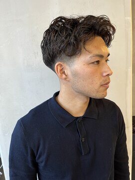 フランクスバーバーリザーブ 人形町店(FRANK’S BARBER RESERVE) スキンフェードサイドグラデーションセンターパート　ｙ
