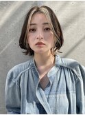 フェイスフレーミングミディアムボブレイヤー外ハネ30くせ毛多毛