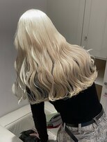 ベレーザ 渋谷(BELEZA)&nbsp;17244全頭ブリーチ抜きっぱなしブ金髪ブロンドバタフライカット