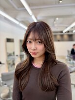 ヒュー 広島(HEW)&nbsp;大人かわいいフェイスバタフライレイヤーカットグレージュヘア