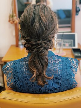 ペレ(pele) 【自由が丘pele】結婚式お呼ばれ大人のゆるふわハーフアップ