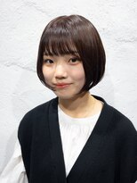 ボウ(BEAU)&nbsp;素材が輝く！カジュアル×シンプルなうる艶ピンクブラウンボブ