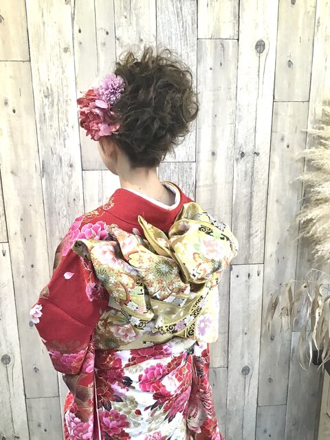 お祝い事でのヘアーセットと振袖の着付け　