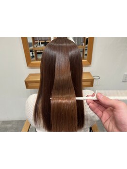 カラーとの相性も抜群の質の高いストレート◇髪質に合わせた巧みな施術で理想の髪質に仕上げます[髪質改善]