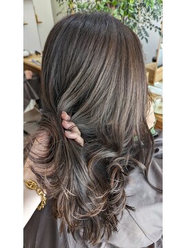 イルプロム(illuprom.) トパーズベージュ