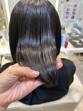 ケンジ 平塚 アネッタ(KENJE annetta) 艶髪ワンレン