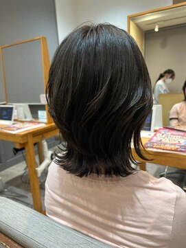 エヌアンドエー 草加店(N&A) 上品な女性らしさを引き出す外ハネくびレイヤー冬カラー