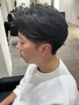 ヒュイル バイ ニアウ(Hwyl by Niau)&nbsp;メンズ七三分けパーマニュアンスパーマリバースパーマ刈り上げ