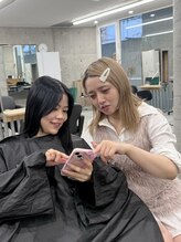 Q. インスタやSNSで見かける流行のハイトーンカラー、あの透け感や絶妙な色味は本当に再現できますか？