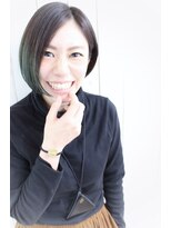 ディー(dee)&nbsp;dee グラデーショングリーン×ナチュラルショートボブ