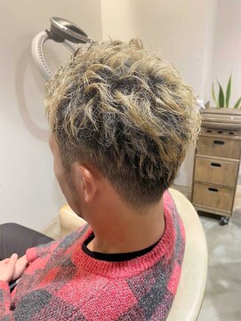 ヘアアンドメイク オプシス(Hair&Make OPSIS) 伸び掛けハイトーンカラーを活かした、2ブロックカット！