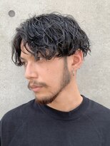 フィフス(fifth)&nbsp;センターパート　スパイラルパーマツイストパーマ　ツーブロック