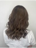 オリーブベージュ