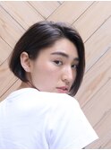 大人の柔らか前下がりショートボブ
