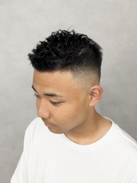 ソアー 新大阪(SOAR) 短髪黒髪サイド刈り上げグラデーションアップバング【新大阪】