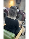 レイヤーボブハイライトブリーチレイヤーハイトーングレージュ