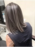 ホワイトグレーベージュミディアムバレイヤージュボブ