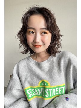 タス(tas) ミディアムレイヤー×ゆるパーマ似合わせ顔周りカット顔まわり