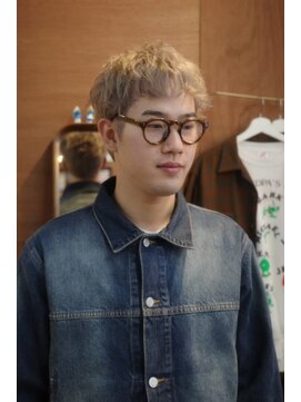 エディ(Edy) ケアブリーチダブルカラーフェザーパーマ外国人風眉毛カット岡山