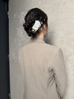 コトナ(kotona)&nbsp;【お呼ばれヘアアレンジ】低めシニヨンリボンカチモリ結婚式ヘア