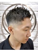ビジネススキンフェード短髪×アップバング/ブリーチなしカラー