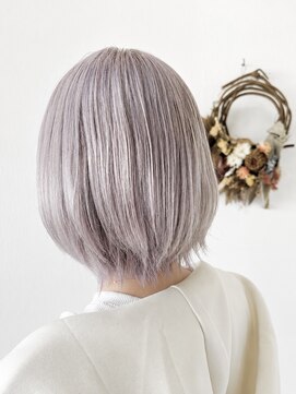 ジェムヘアスタジオ 湘南平塚南口店(Gem Hair Studio) シルバーカラーショートボブ【Gem 神原】