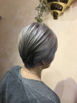 白髪を活かしたシルバーcolor L ヘア カラー サロン エメ Hair Color Salon Aimer のヘアカタログ ホットペッパービューティー