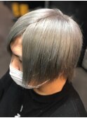 メタルシルバー　アッシュ　派手髪