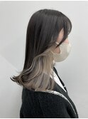 韓国風インナーカラー×ホワイトグレージュ/イヤリングカラー