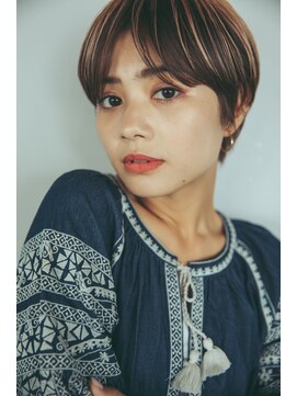 クラン(clan) 外ハネボブセクションカラーグラデーションカラーペールベージュ