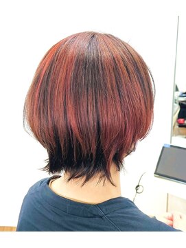 ムーア(MUA) 【MUA 大泉】ショートウルフ×デザインカラー