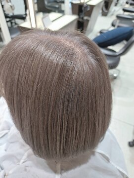 ミック ヘアアンドメイクアップ 高田店(miq Hair&Make up) 白髪ぼかし/ハイライト/グレイヘア/ショートボブ/大人ショート