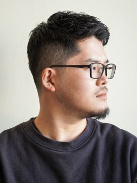 リトルマンバーバーショップ(LITTLEMAN BARBERSHOP) テーパーフェード アップバングスタイル