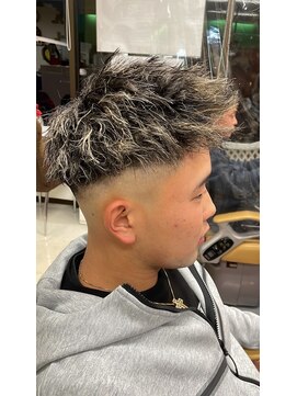 ヘアサロンナンバーワンクラブ上和田本店 ツイスパ×ホワイトメッシュ×スキンフェード