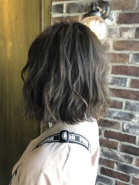 エイミー(Aimee) Aimee カーキアッシュ×ショートボブ