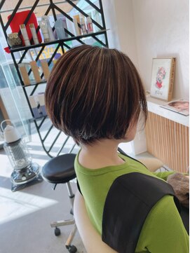 ザイエロー(THE YELLOW) ハイライトのショートボブ♪