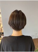 襟足刈り上げるか刈り上げないかのニュアンス大人ショートボブ