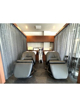 大型店が苦手な方に◎クローズすぎない落ち着いた空間と雰囲気が魅力の一つ＊リラックスしながらお洒落に♪