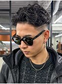 極道パーマホワイトメッシュフェード短髪メンズ髪型