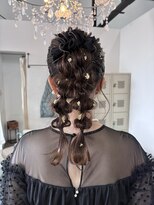 ヘアーブランドジン ヴェール(HAIR BRAND Jin Vert)&nbsp;ツイン編み下ろしお呼ばれヘア