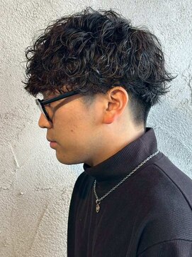 ニアウ 新宿(Niau) MEN’S/リバースセンターパート/ニュアンスパーマ/新宿