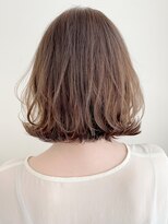 トゥーナ 表参道(tona) ミディアムレイヤー、外ハネボブ、グレージュ、脱白髪染め☆