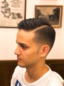 ヒロギンザバーバーショップ 神楽坂店(HIRO GINZA BARBER SHOP) クラシックサイドパートスタイル