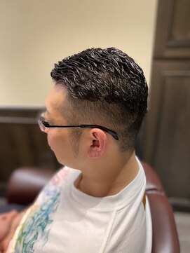 バレス 田町(BALES) [スキンフェード/ツイストスパイラル/田町]