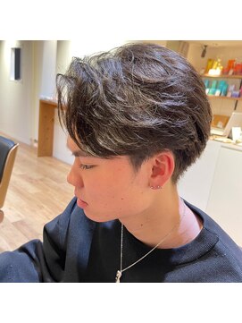 ダーチャ(Datsche) 前下がりセンターパート