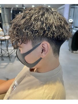 リコ ヘアアンドリラクゼーション 名駅店(LICO HAIR&RELAXATION) 前下がり、刈り上げ、波巻きツイスパ 名古屋駅/名駅/メンズ