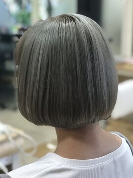 ヘアークリアー せんげん台 大人の個性派スタイル ハイトーン ショートボブスタイル