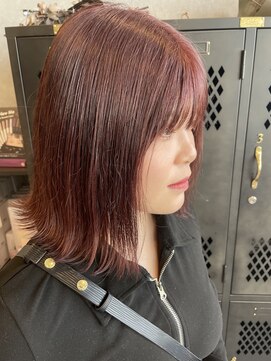 アチーブリス(achieve Liss) 透明感チェリーレッド×ピンクレッド 外ハネミディ