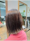 短い切りっぱなしボブのクール系カラー