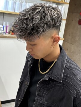 イーラ(era) スペインカール前下がりフェードメッシュマッシュ